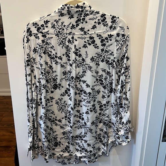 Banana Republic long floral blouse. Size S. Excellent condition. - Picture 2 of 2